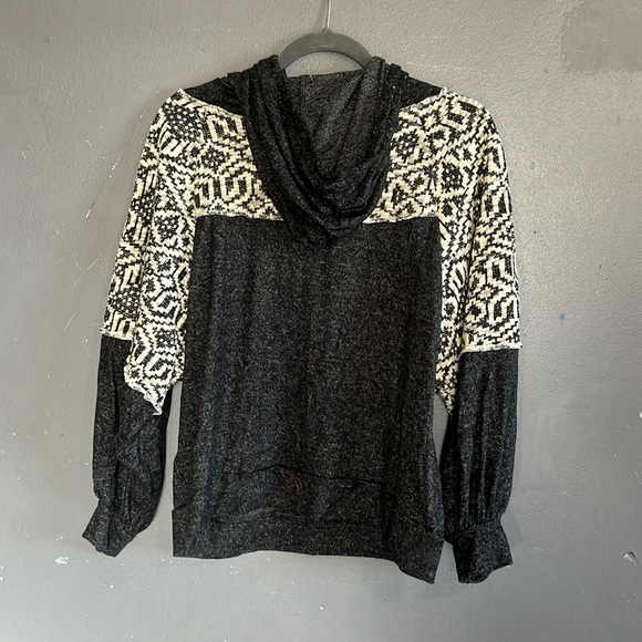 Aztec Boutique Top - Picture 2 of 3